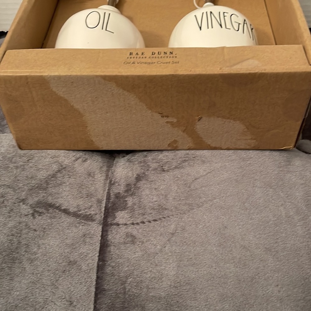 Rae Dunn OIL & VINEGAR Cruet Set - Picture 6 of 8